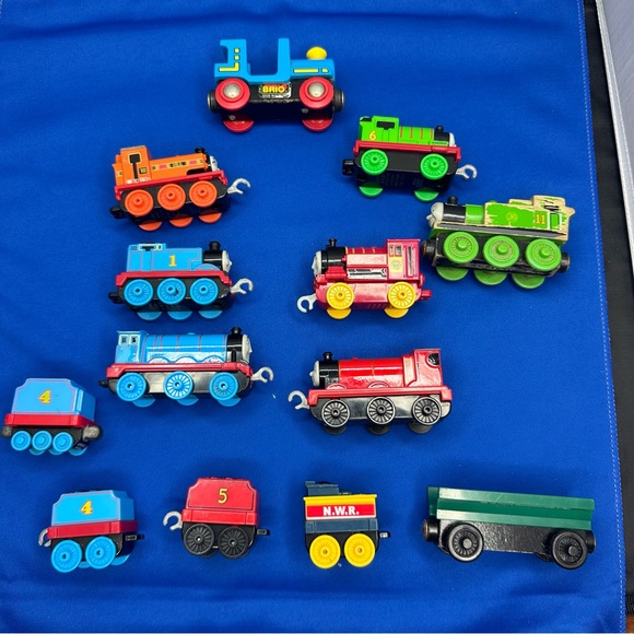 Lots of 13 Thomas & Friends Trains w/ 1 Brio Train - Picture 1 of 12